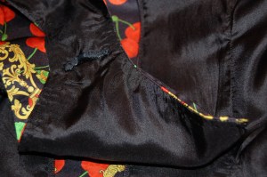 A detail of the shoulder and neck edge.