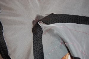The organza patch makes a very secure and precisely sewn  corner possible. 