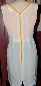 Here is the dress turned inside out. I used a forsythia-yellow zipper as i thought it more important to match the bodice than the skirt of the dress.