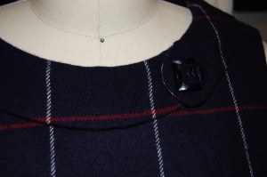 Detail of the button on the collar.
