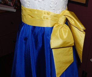 A close-up of the bow.