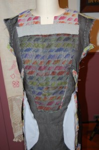 Yes, those are pockets hanging on the front.