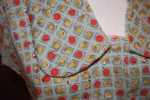 The pinned collar, placed along the neckline.