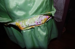 The skirt lining is not attached to the bodice lining at all.