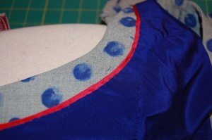 I had this coral colored silk bias tape which I chose to use for this extra detail.